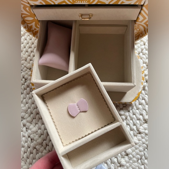 Vlando | Pink Yellow Faux Leather Jewelry Case - Picture 13 of 16